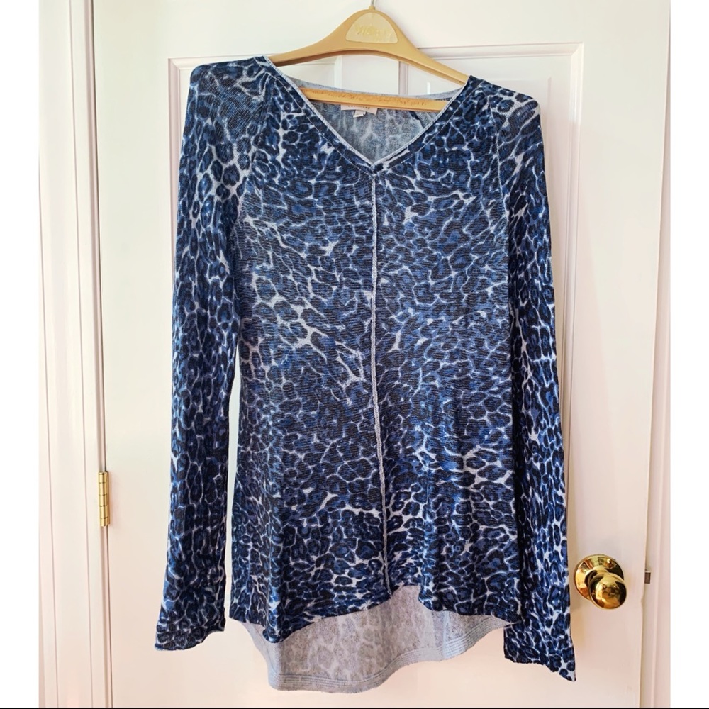 Lightweight blue cashmere sweater